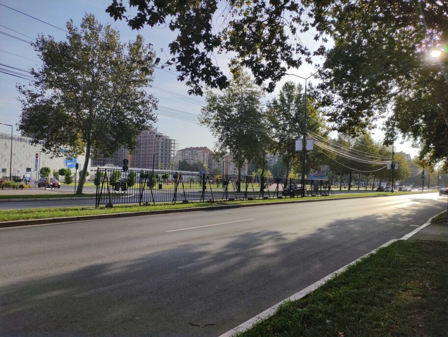 I Bulevar Nemanjića kod Delte dobija zaštitnu ogradu 10 IMG 20231005 082744 scaled