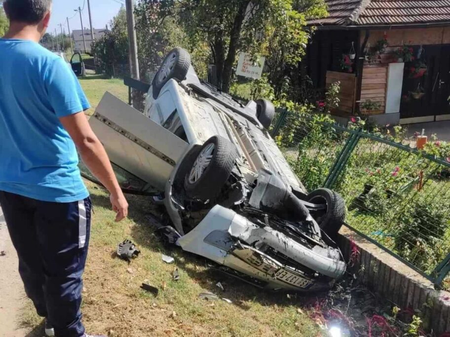 Povređen putnik iz automobila koji se prevrnuo u okolini Aleksinca 4 IMG 4b1611903cd3cbeb18ab655425636bf8 V 2