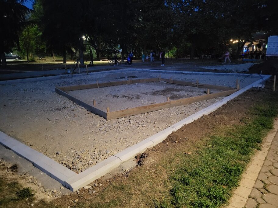 Roditelji zabrinuti zbog gradilišta tik uz dečije igralište u parku Svetog Save u Nišu 16 park svetog save prijavi problem