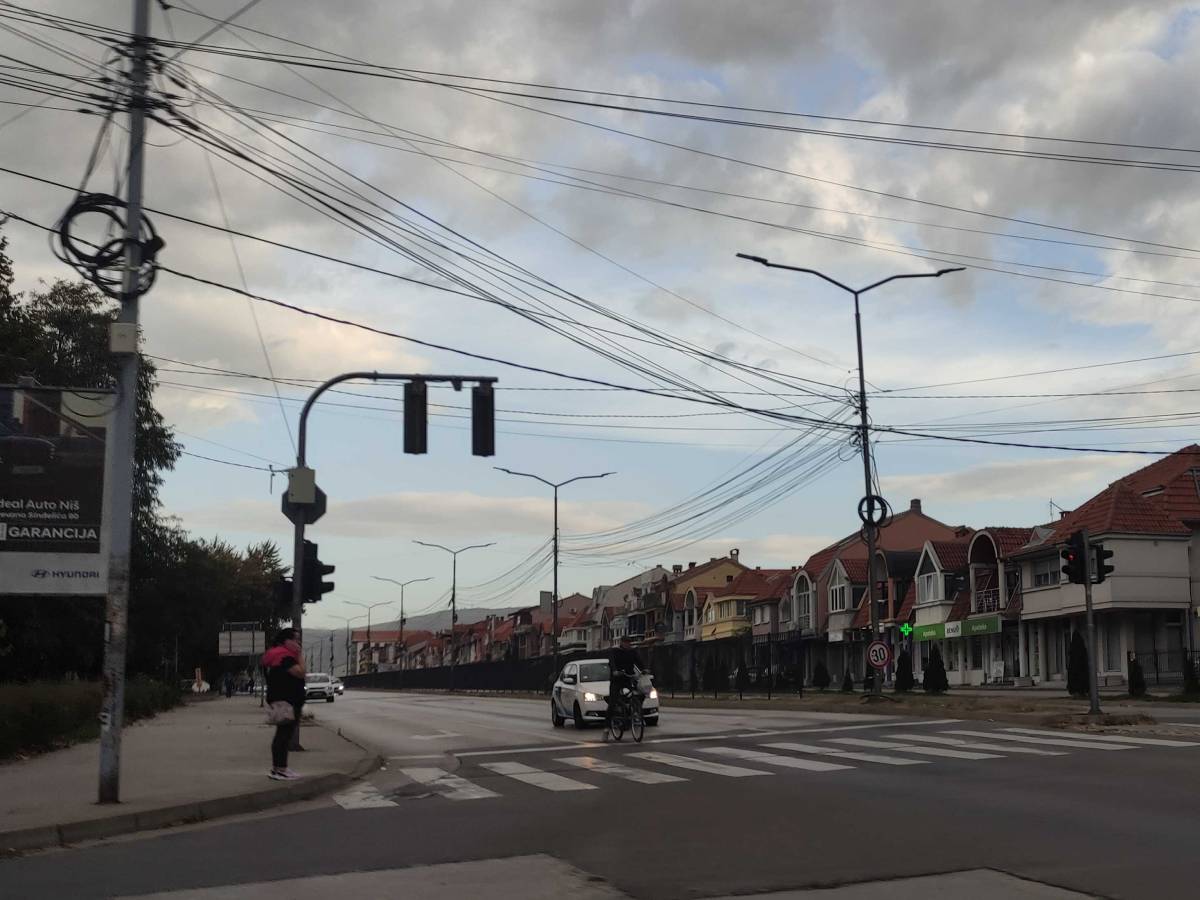 Ograda se širi - posle Medijane i Pantelej dobio "dekoraciju" 1 ograda bulevar medijana 1 foto ljubica jocic