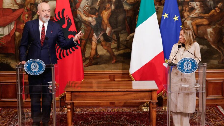 Izbeglice: Italija će graditi migrantske centre u Albaniji 3 131634322 93e4c86ba176720a14257783b58a2962ed5b632c