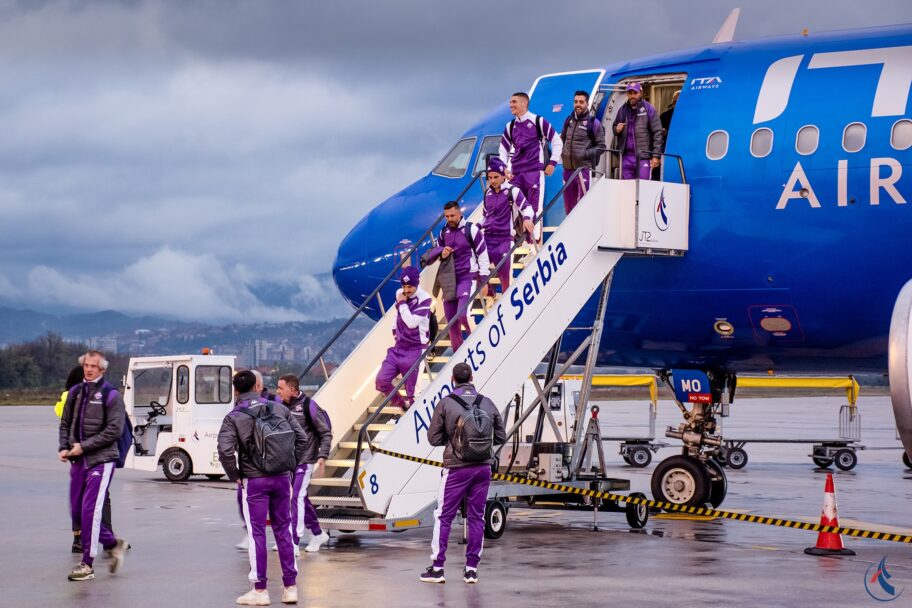 Fudbaleri Fiorentine stigli u Niš pa odlaze u Leskovac na evropski meč 1 Fiorentina aerodrom nis foto aerodrom nis