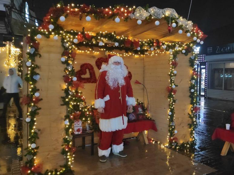 Vožnja sa Deda Mrazom na novogodišnjem bazaru u Vlasotincu 17 Screenshot 2023 11 14 at 11 03 38