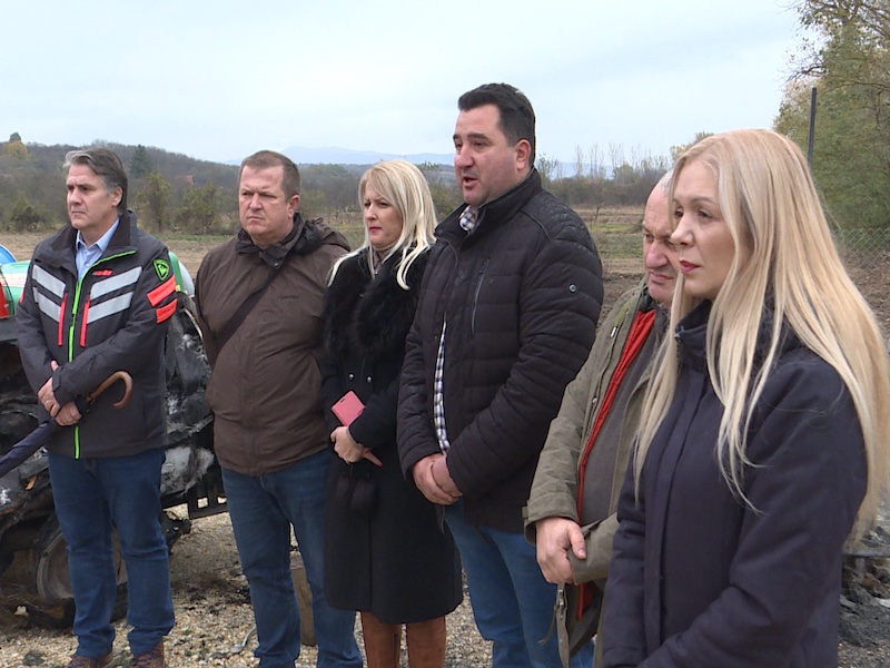 Opozicija pozvala poslanika SNS-a da poseti zapaljenu imovinu funkcionera DS-a u Prokuplju 1 4 1