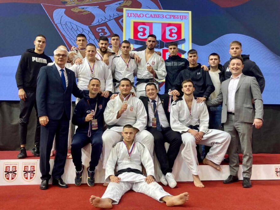 Džudisti Kinezisa četvrti put seniorski vicešampioni Srbije 10 dzudo klub kinezis vicesampioni