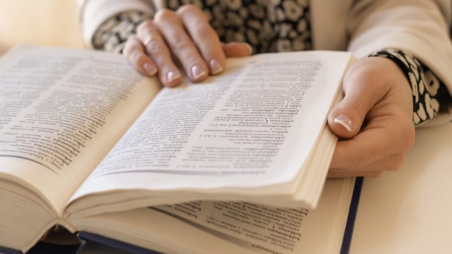 „Autentično“: Rečnik Merijam-Vebster proglasio reč godine 13 131834155 dictionary 976getty