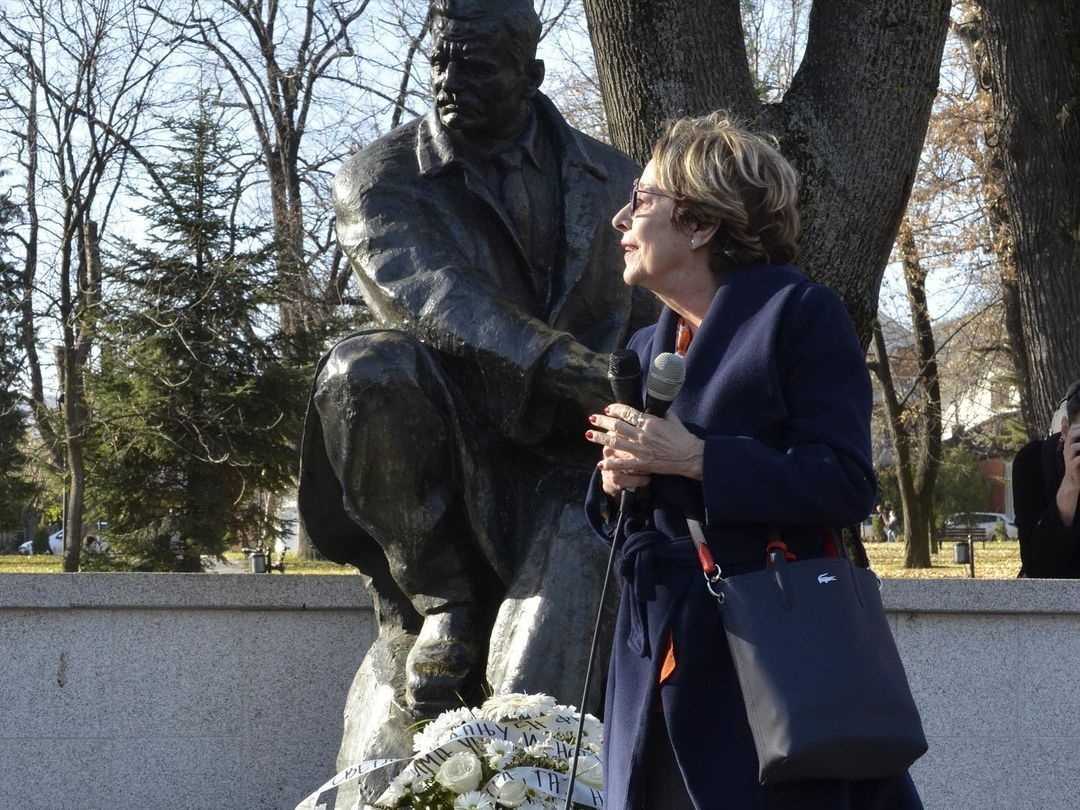 Vranjskom SNS-u zasmetalo polaganje venaca u gradskom parku, opozicija poručuje "park nije vaš" 1 IMG 20231203 150406