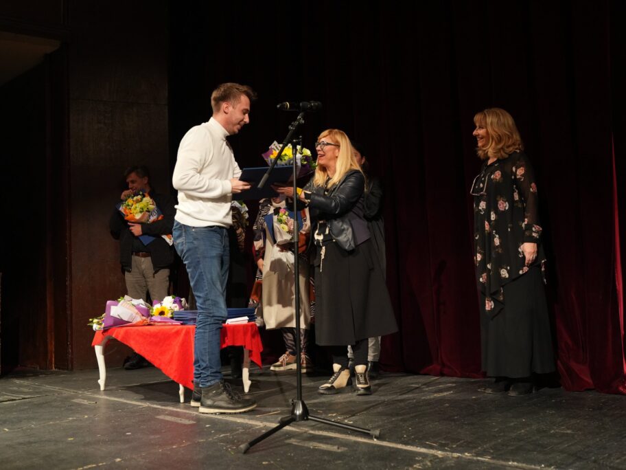 Na Susretima pozorišta lutaka u Nišu Gran-pri za "Pradevojčicu", tri nagrade za niško Pozorište 7 nagrade foto lutakarsko scaled