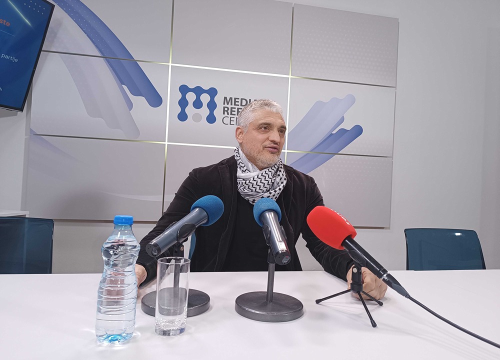 Čeda Jovanović u Nišu - poneka neprimerena reč i napadi i na Vučića i na Đilasa 1 ceda 1