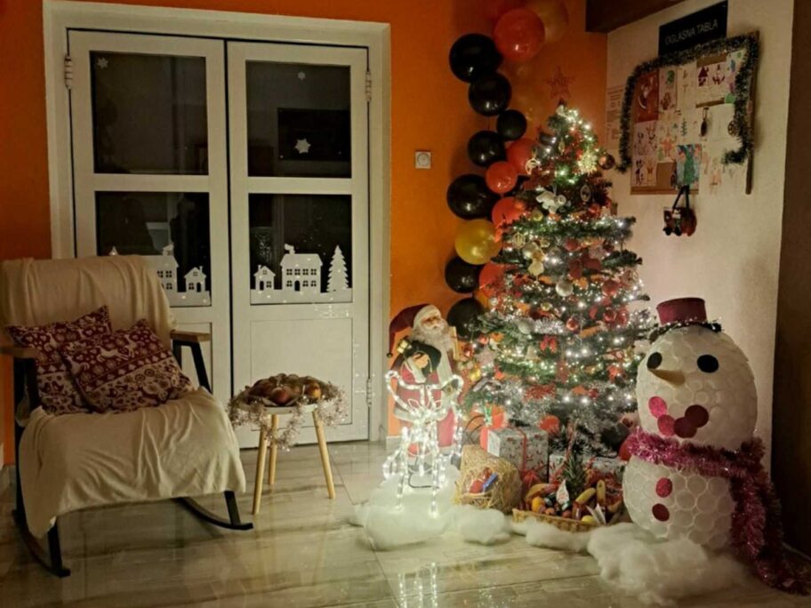 Nišlije pripremile humanitarne novogodišnje paketiće 18 zgrada nova godina