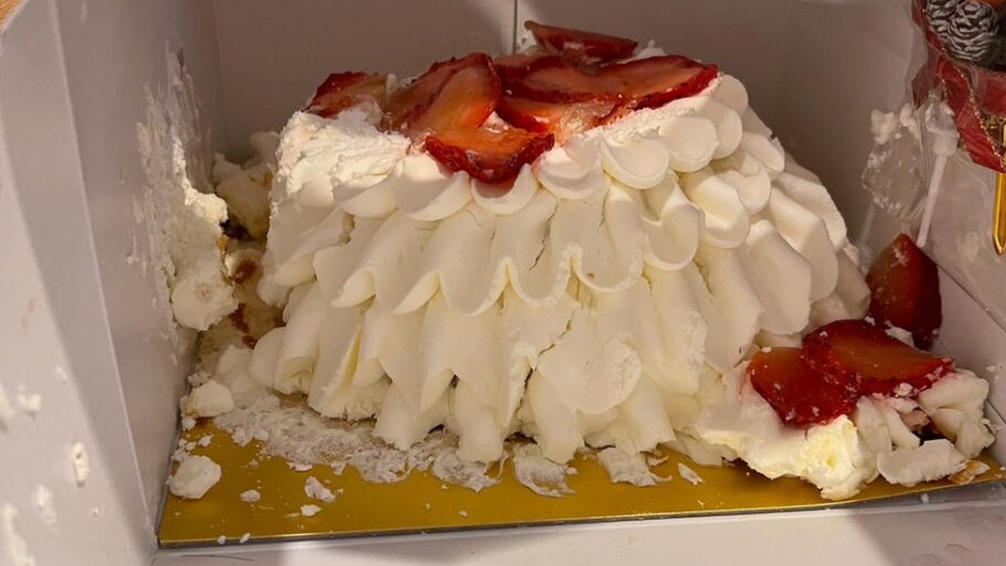 Japan: Kupci nezadovoljni oštećenim božićnim tortama, kompanija se izvinila 10 132146842 unnamed 3