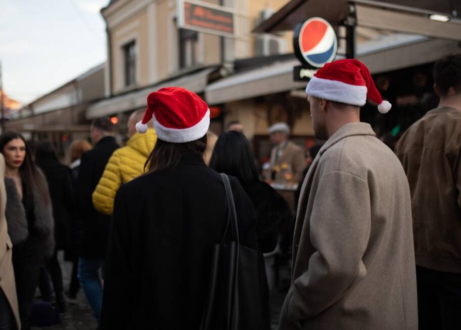 Foto-vest: Dnevne žurke, trubači, i gužve po marketima pred doček Nove godine 8 Nova godina 2