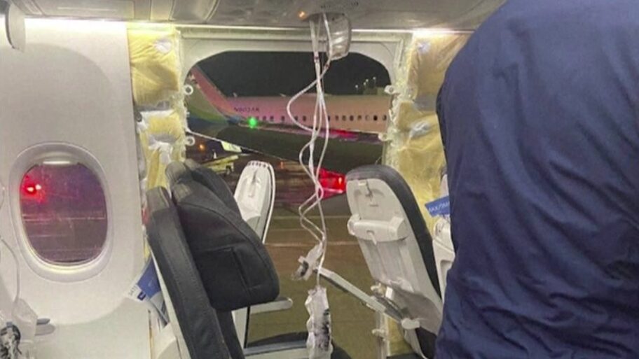 132219753 alaskaairlinesplane