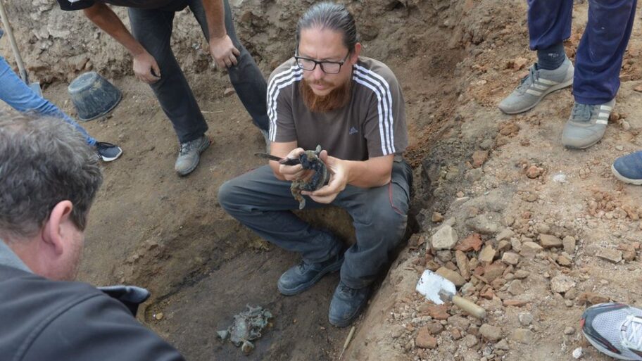 132199621 mediaitem132199566