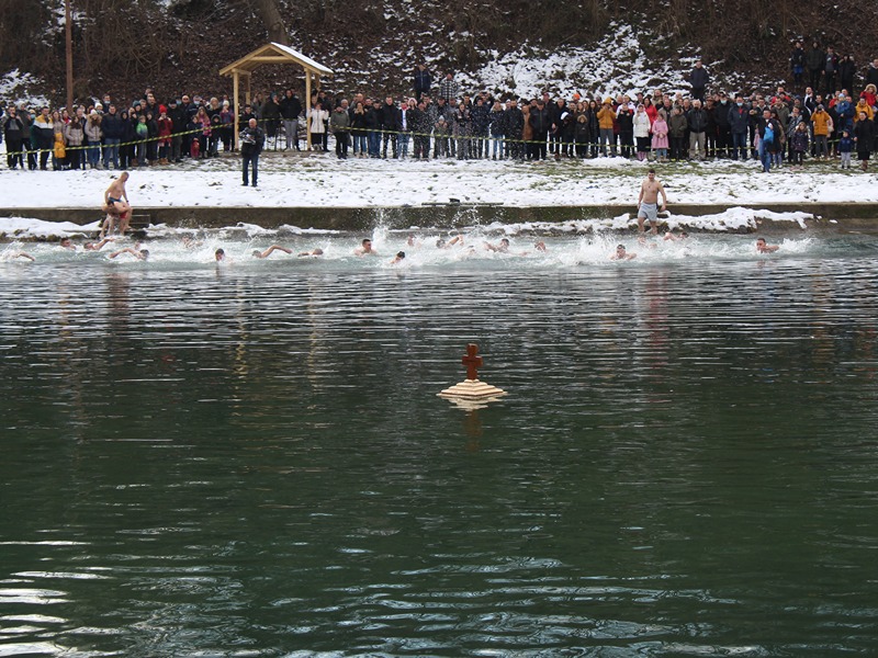 Vlasotince, bogojavljenje, plivanje