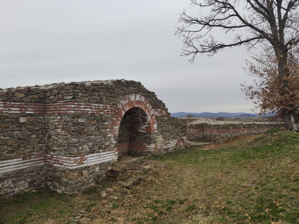Besplatna poseta i vođenje kroz lokalitet Caričin grad za prvomajske praznike 1 Caricin grad 15