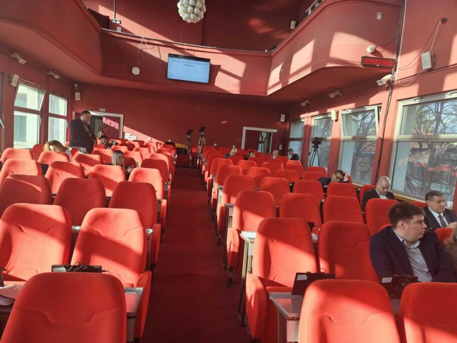 Vučić ispraznio salu niške Skupštine 9 IMG 5ee5e07b01e932f94a8be919292b45da V