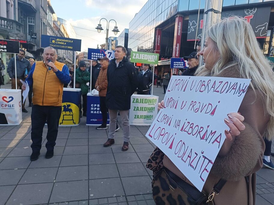 I poslanici opozicije danas u Nišu: Rezolucija EP nije protiv Srbije i građana, već protiv krađe izbora 20 opozicija 23