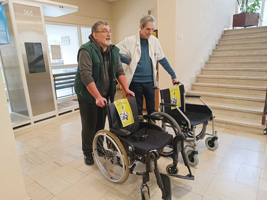 Nova kolica za Infektivnu kliniku u Nišu od "Čepeninga", uskoro proširenje intenzivne nege 3 infektivna kolica scaled