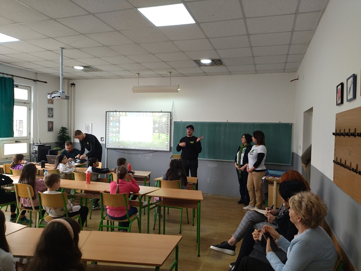 Osnovci iz Popovca učili o sovama koje žive u dvorištu njihove škole 1 popovac 1