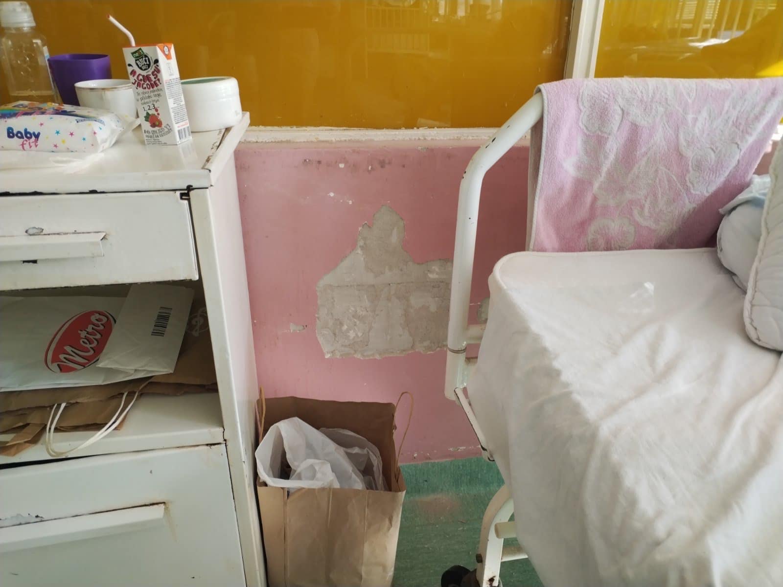 Aleksinčanke pokrenule akciju da urede dečije odeljenje Bolnice u Aleksincu 1 decije odeljenje aleksinac foto jelena ivkovic 1