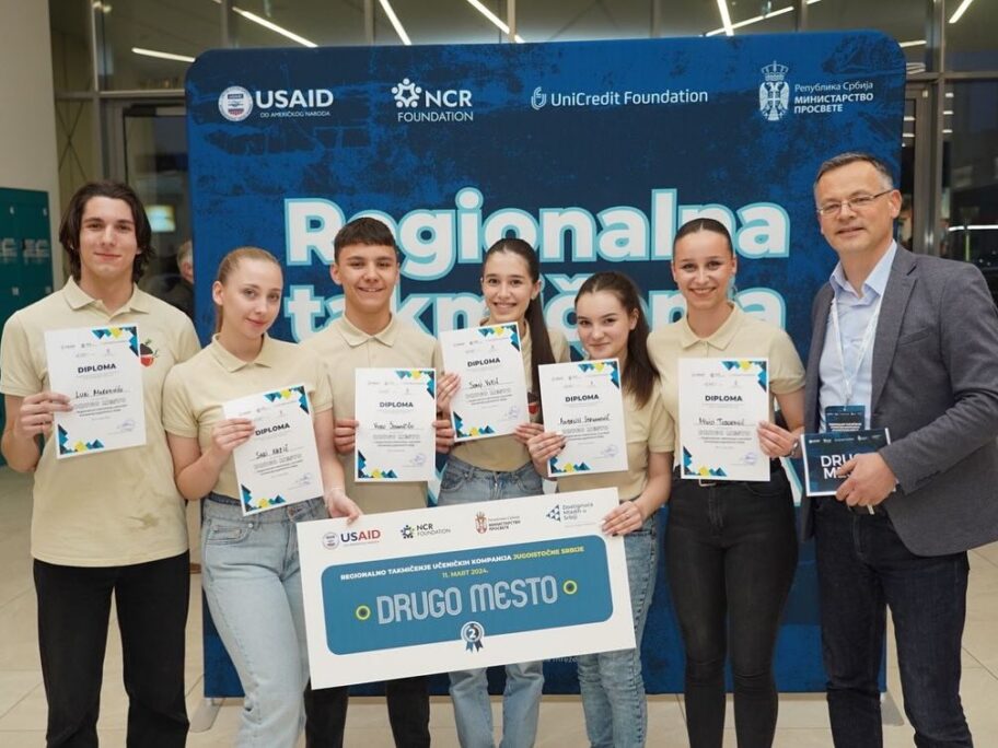 Slatki krem od žira i preparat koji štiti povrće - pobedničke ideje srednjoškolaca iz Niša i Žitorađe 5 slatkikrem foto dostignucamladihfb