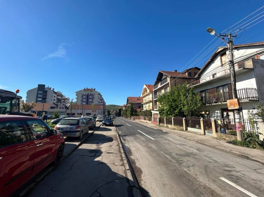 Ulica Majakovskog u Nišu "rehabilitovana" samo do pola, građani pukotinama daju rok do zime 8 Majakovski 2