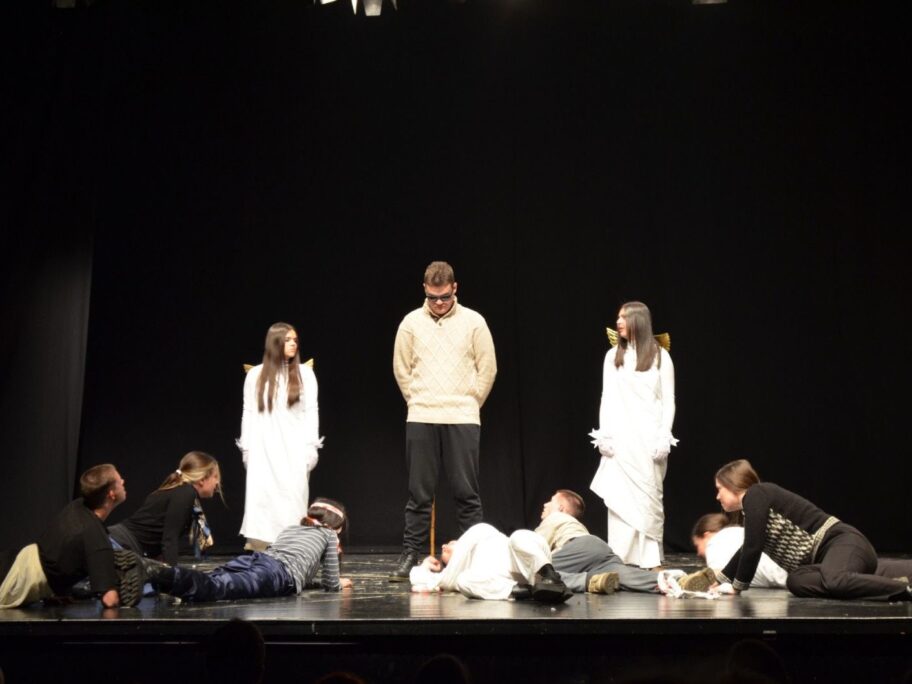 Predstavi vranjske gimnazije prva, a niške "Stevan Sremac" druga nagrada na Pozorišnim susretima Srbije 6 sudije gimnazija vranje