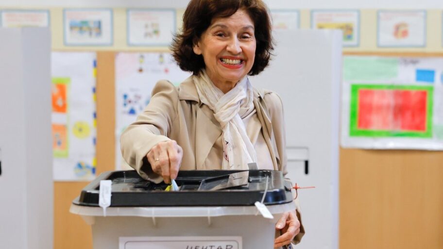 133224685 ba79151601aa594b326b20f6b39c6ccabdfd566b