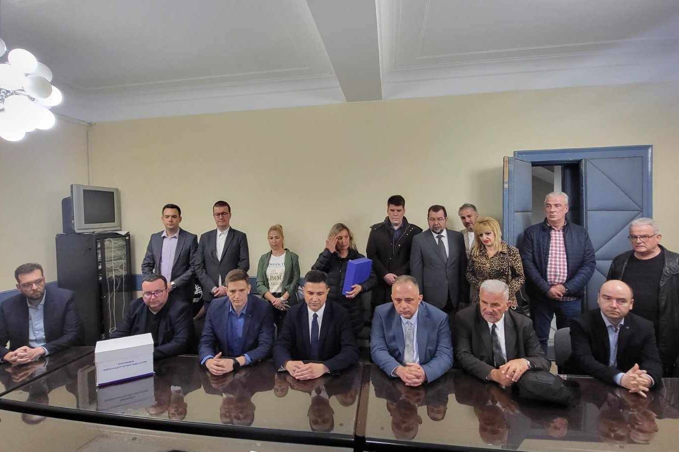 gik, predaja potpisa sns, sps, kolacija, foto np