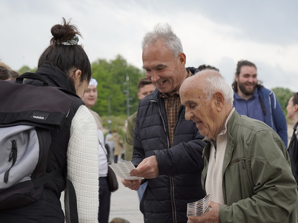 Akcija grupe "SviĆe" u Nišu - najjače uskršnje jaje sa Dačićevim likom, najslabije sa likom Siniše Malog 1 Nis 2