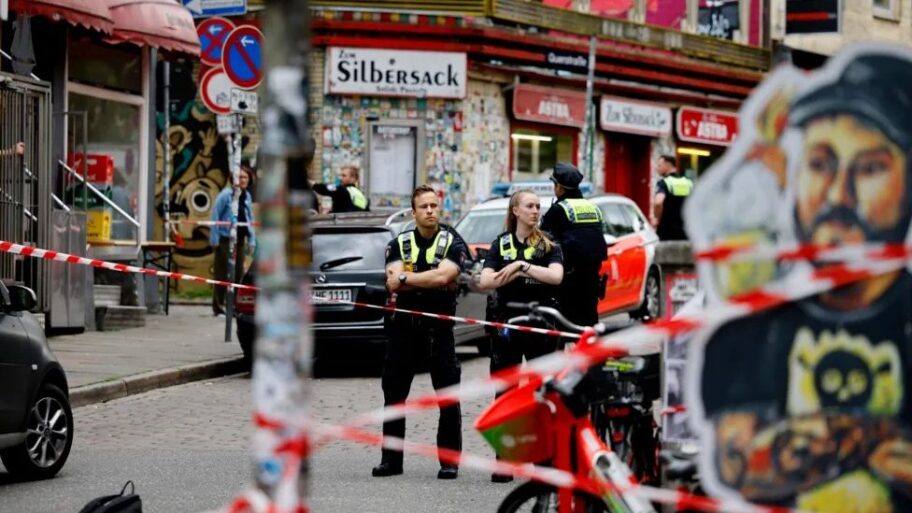 Nemačka i nasilje: Policija u Hamburgu ranila čoveka sa sekirom uoči utakmice na Euro 2024 12 133381259 48cb9646 bd8e 4398 a7ce f3b4f938b8a8