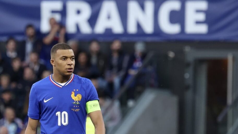 Politika: Najbolji fudbaler Francuske Kilijan Mbape poziva mlade da glasaju na izborima i suprotstave se „ekstremizmu" 2 133454484 b576bbae5418ecc227897f5ce8c1b9dfa914f271