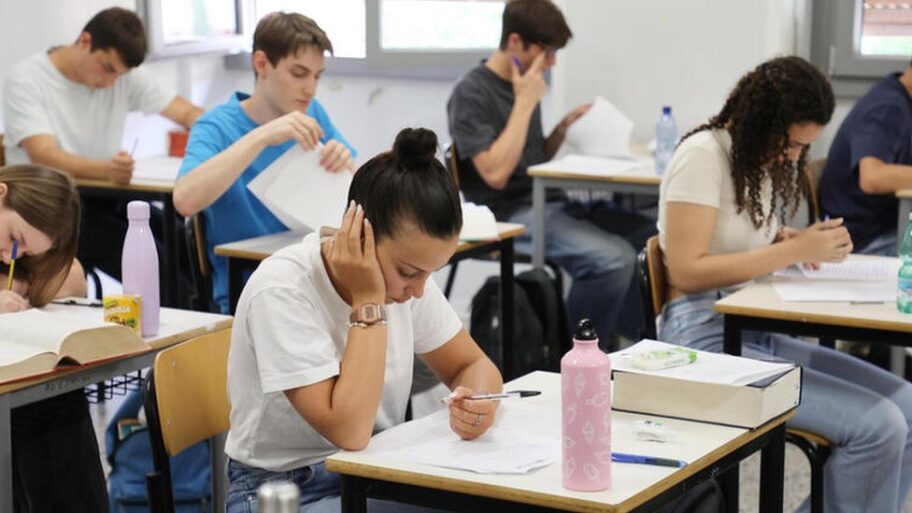 133469893 d81512121576cf763e1f29ab906097df9b92f44d 2