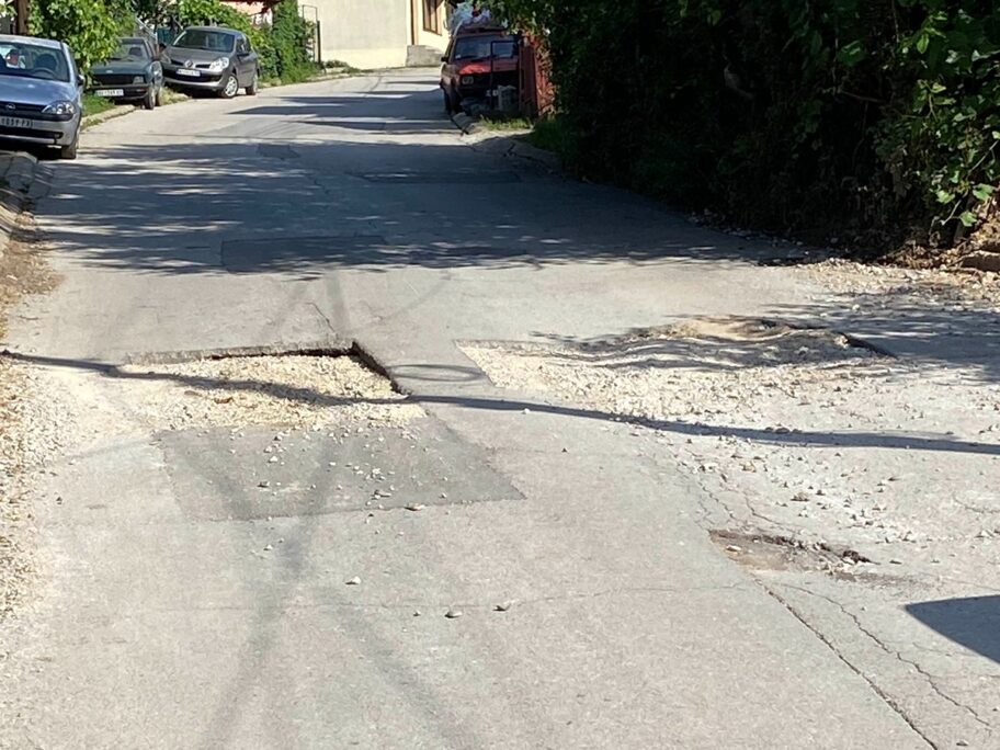 Rupe, raskopane ulice i mrak - najčešći problemi koje prijavljuju Nišlije 17 babicki