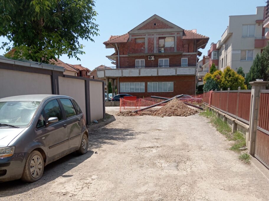 Nezadovoljstvo stanovnika Čalija - radovi na zameni cevi prekinuti, ulica i dalje blokirana 5 1720635893155 scaled