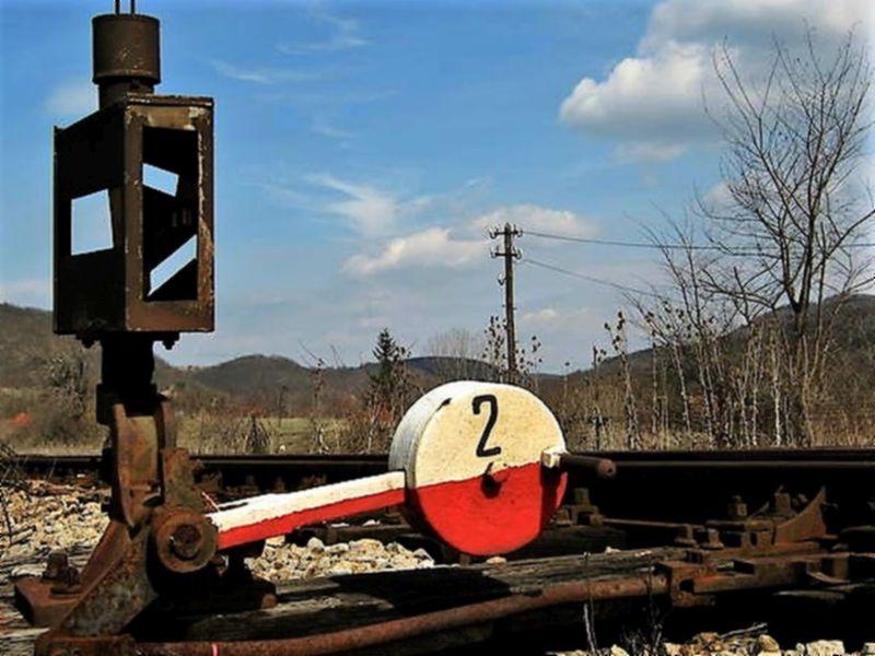 Voz udario u automobil na prelazu kod Niške Banje 11 800x600 Pruga foto ALEKSANDAR KOSTIC