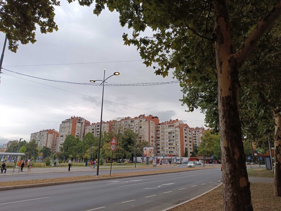 Foto-vest: Dok neki delovi Niša nemaju ulično osvetljenje, Bulevar sija i danju 14 Bulevar Nemanjica svetlo foto Ljubica Jocic 7 scaled