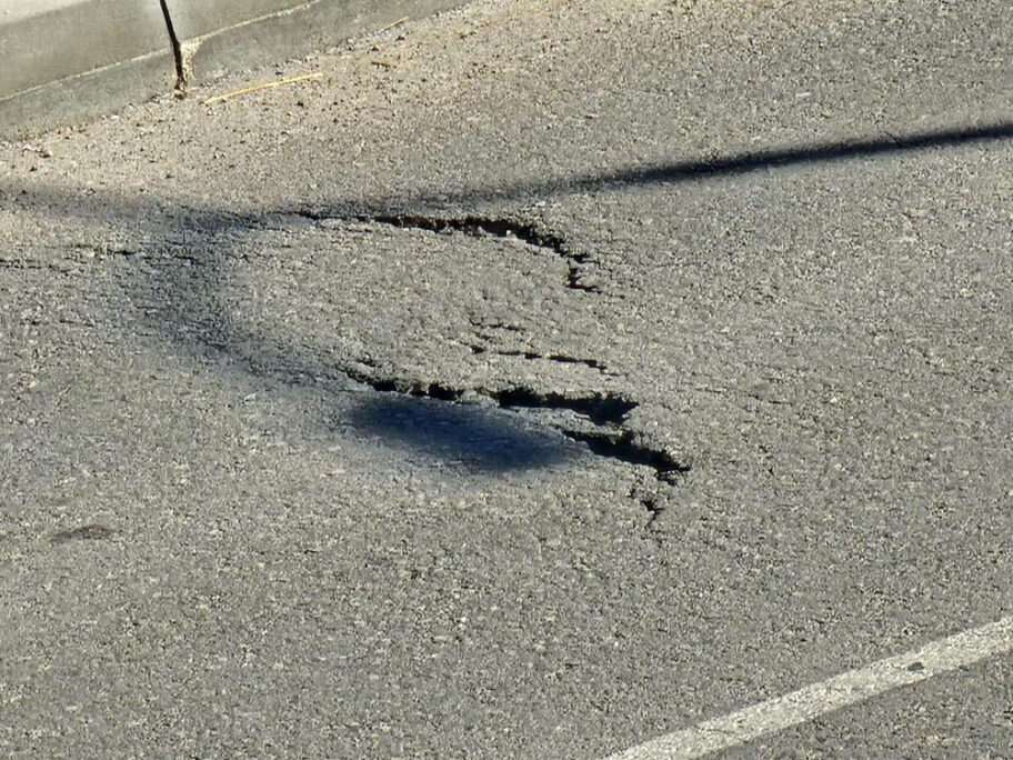 Posle dva meseca pukao asfalt na niškom Bulevaru Gorana Ostojića 11 453557194 515482727598050 6528996275210105623 n