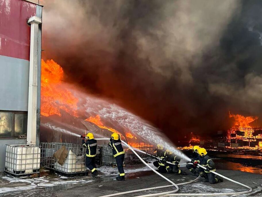 MUP: Gore magacini u fabrici "Nevena kolor" u Leskovcu, sprečeno širenje 6 leskovac pozar