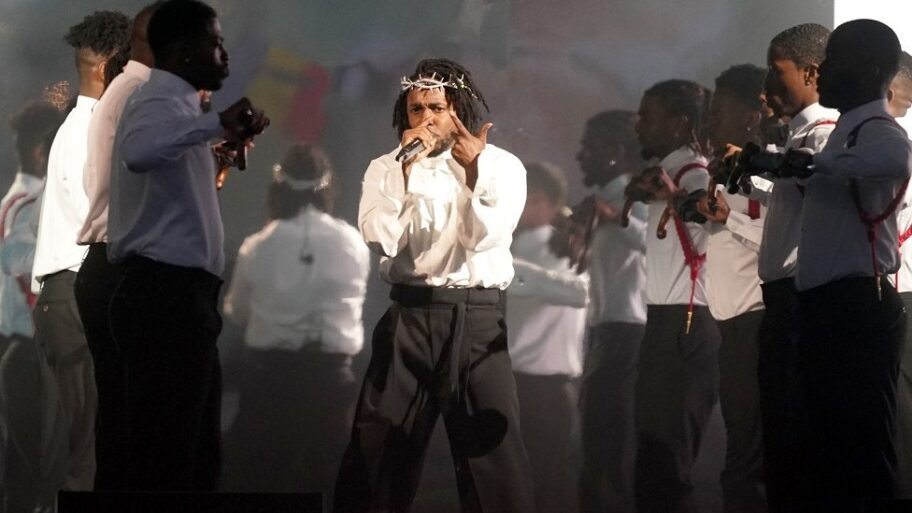 Superboul 2025: Kendrik Lamar nastupa tokom poluvremena najvećeg takmičenja u američkom fudbalu 12 133564331 acaf85f4236c638411a3ce455413764cfc2bd107