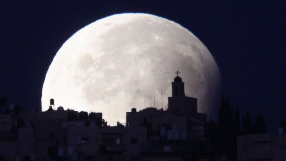 Supermesec i lunarna eklipsa obradovali posmatrače zvezda 18 133575078 8923710f 4ec6 48f8 80b7 5ebaafb351c2