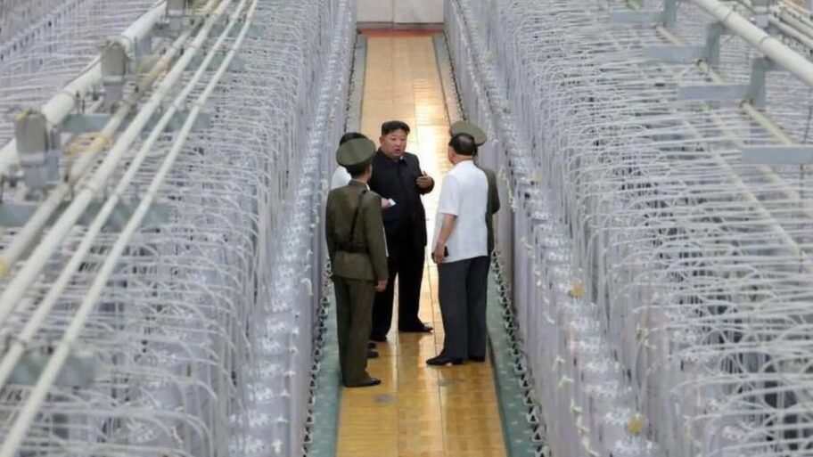 Severna Koreja objavila retke fotografije Kima u fabrici uranijuma 1 133570218 31c0da4b e979 4511 af78 f1c2eceda347