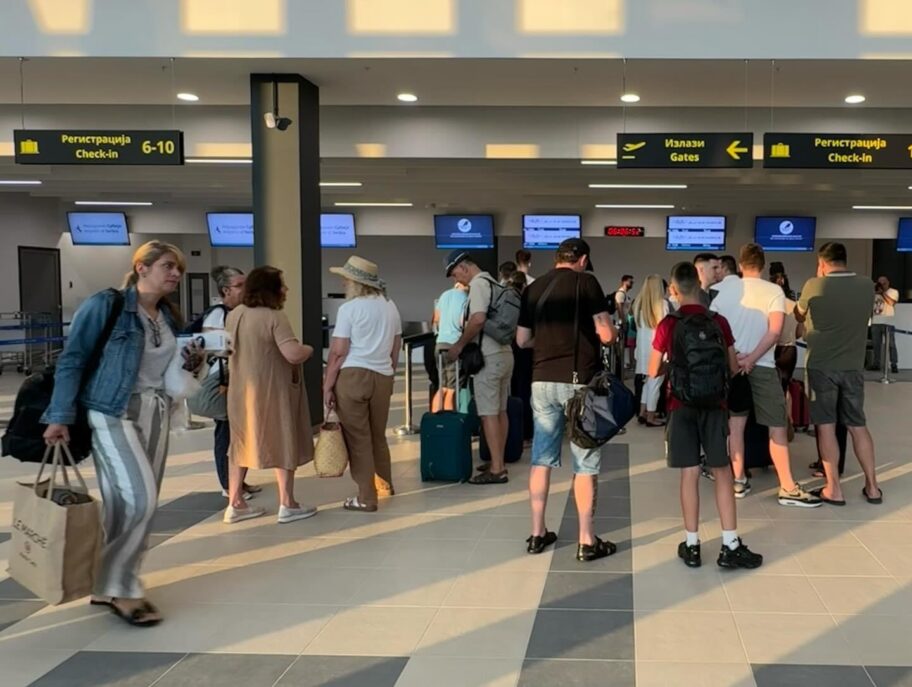 Broj putnika na aerodromu u Nišu i dalje u padu, daleko od Vučićevih pola miliona 18 putnici aerodrom foto aerodromnis