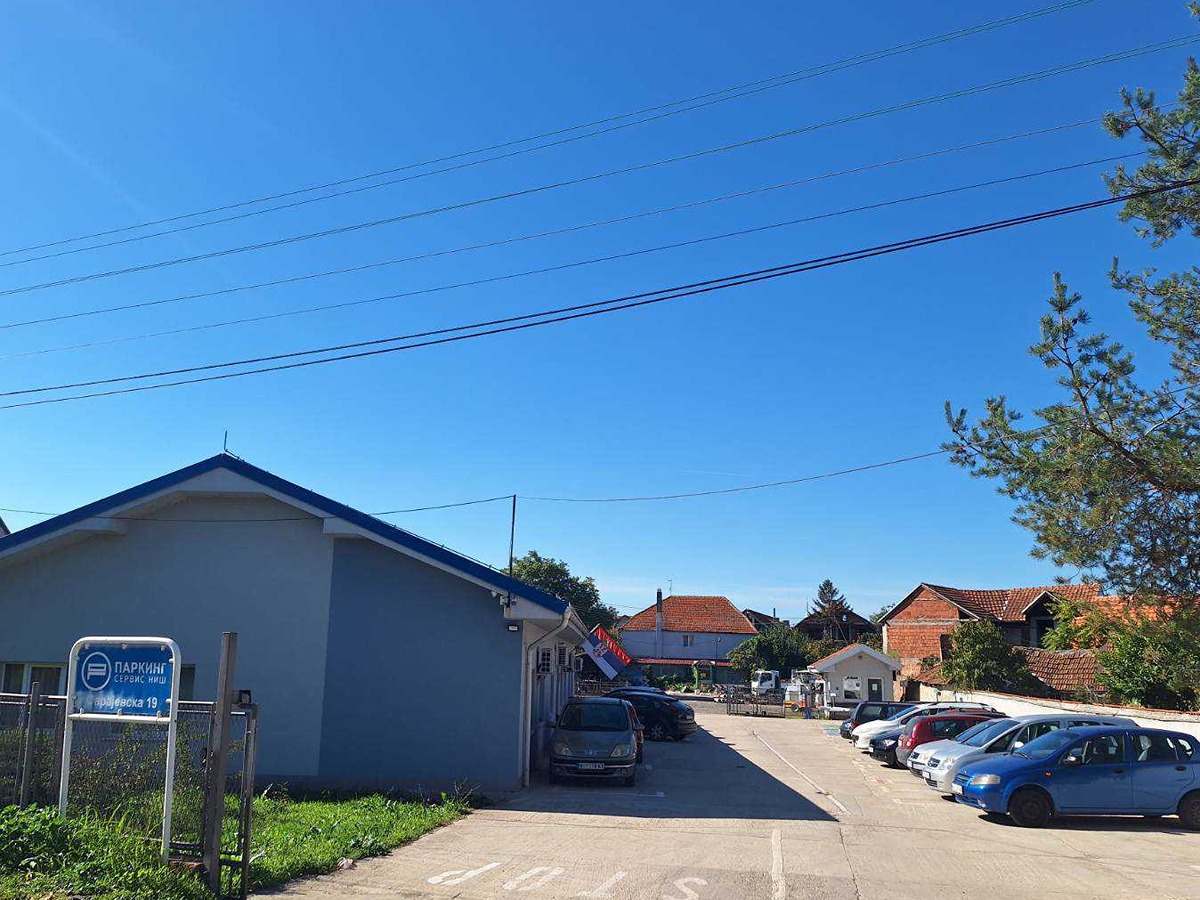 Srušen nelegalni objekat "Parking servisa" u Sarajevskoj ulici u Nišu 1 parking servis