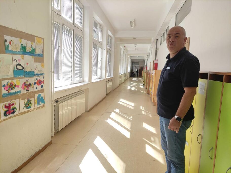 Roditelj napao direktora niške OŠ "Miroslav Antić" 6 osmikaantic