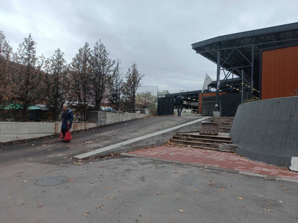 Pokrivaju deo bulevarske pijace u Nišu zbog hladnoće 1 pijaca bulevar nis foto ljubica jocic 7