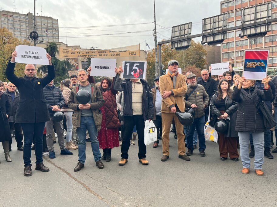 Niš stao u 11:52: Emisija "15 minuta" sa građanima, blokada kod suda - "korupcija ubija" 7 IMG 20241122 WA0037