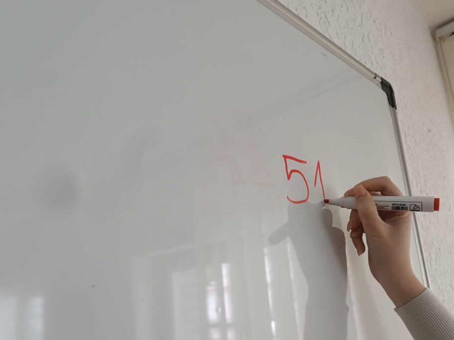 Opština Medijana kupuje 70 belih tabli za osnovne i srednje škole 12 1732787483404 scaled