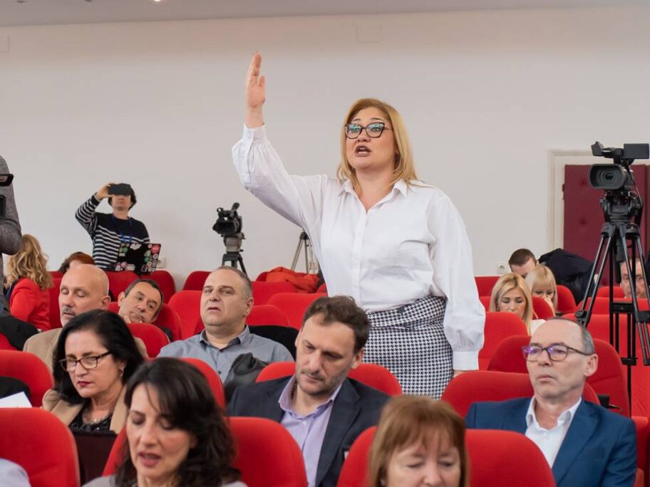 Opozicija u 2025. očekuje "šah-mat" SNS vlasti u Nišu, gradonačelnik bez komentara 4 dragana milutinović